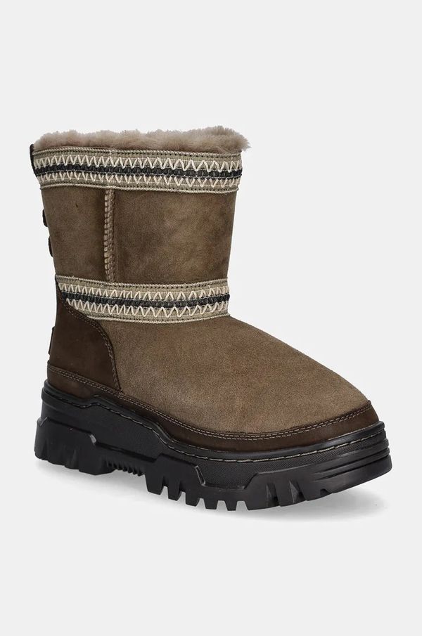 Ugg Snežke UGG Classic Mini Trailgazer rjava barva, 1158322-HCK