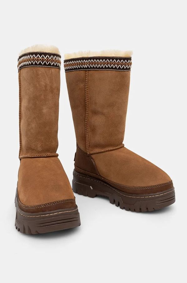 Ugg Snežke UGG Classic Tall Trailgazer rjava barva, 1158323-CHE