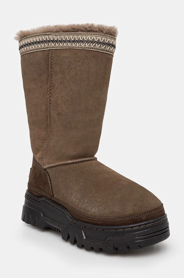 Ugg Snežke UGG Classic Tall Trailgazer rjava barva, 1158323-HCK