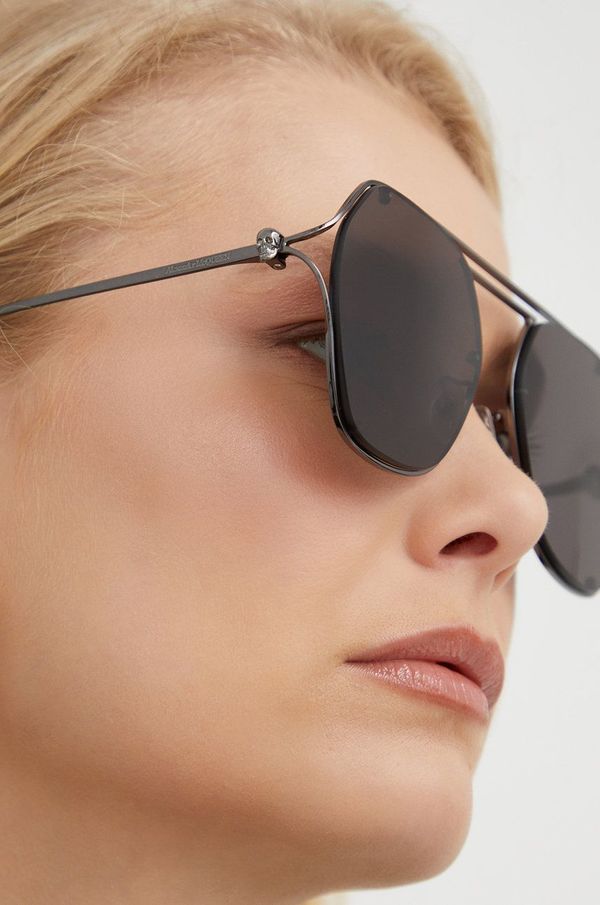 Alexander McQueen Sončna očala Alexander McQueen ženski, siva barva