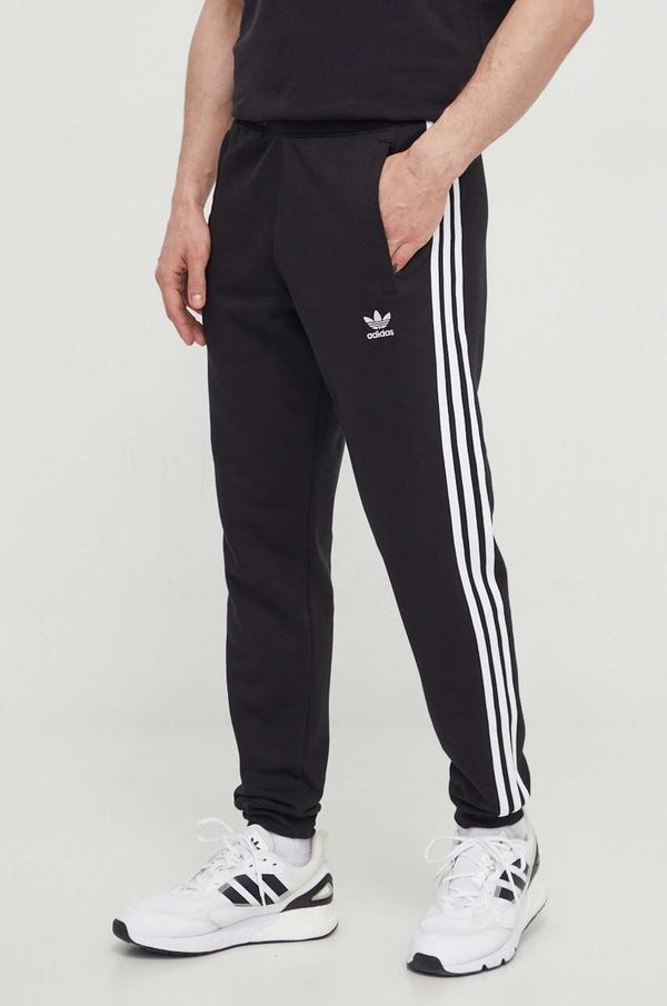 adidas Originals Spodnji del trenirke adidas Originals 3-Stripes Pant črna barva, IU2353