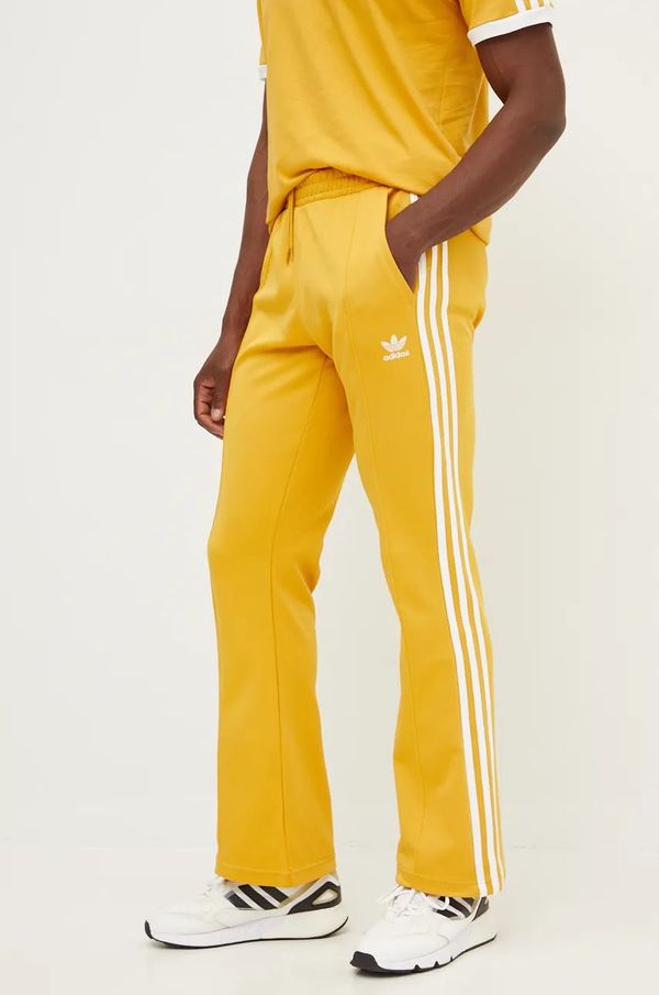 adidas Originals Spodnji del trenirke adidas Originals 70S Track Pant rumena barva, IX5223