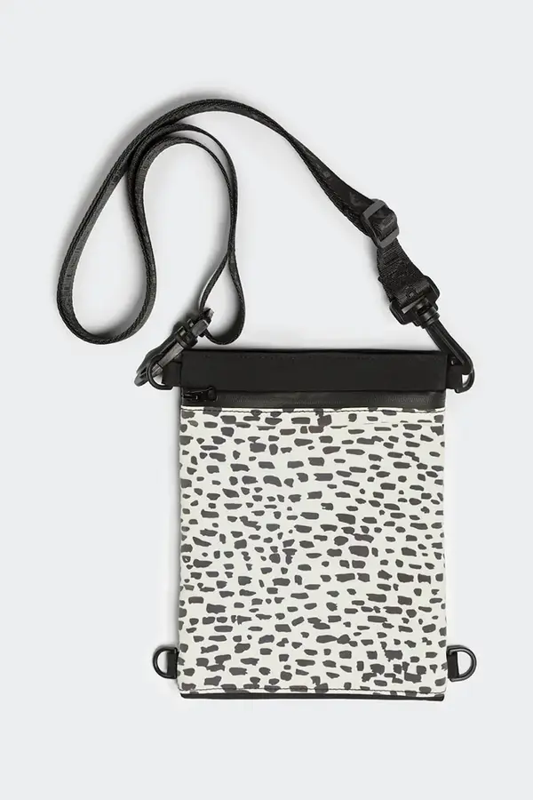 PAIKKA Torbica za pasje priboljške PAIKKA Treat Pouch 22 x 19 x 1 cm