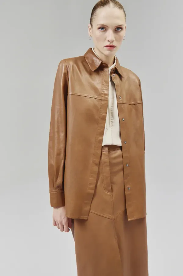 Answear Lab Usnjena srajca Answear Lab rjava barva