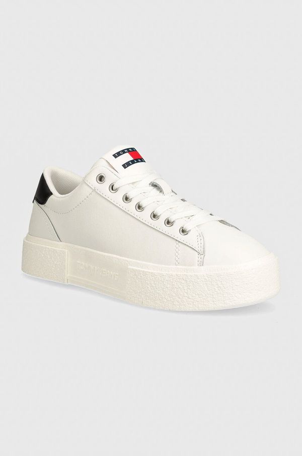 Tommy Jeans Usnjene superge Tommy Jeans TJW FOXING FLATFORM bela barva, EN0EN02567