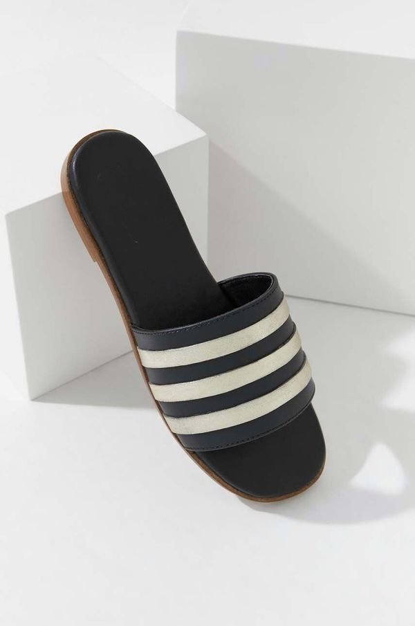 Answear Lab Usnjeni natikači Answear Lab ženski, zlata barva