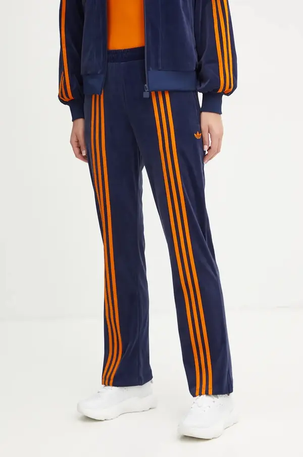 adidas Originals Velur spodnji del trenirke adidas Originals 70s Velour Track Pant
