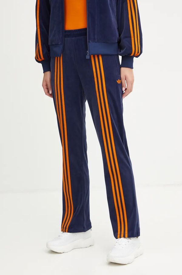 adidas Originals Velur spodnji del trenirke adidas Originals 70s Velour Track Pant mornarsko modra barva, JN8290