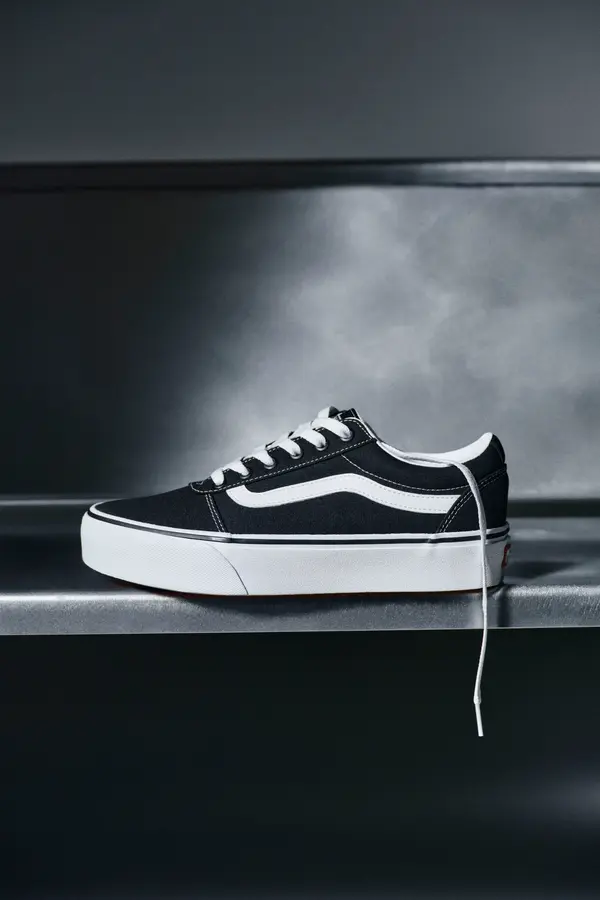 Vans Platnene superge Vans WARD VN0A38J9IJU1. Črna