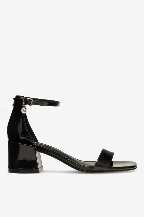Nine West Sandali NINE WEST ERMINA FF-2308 Črna