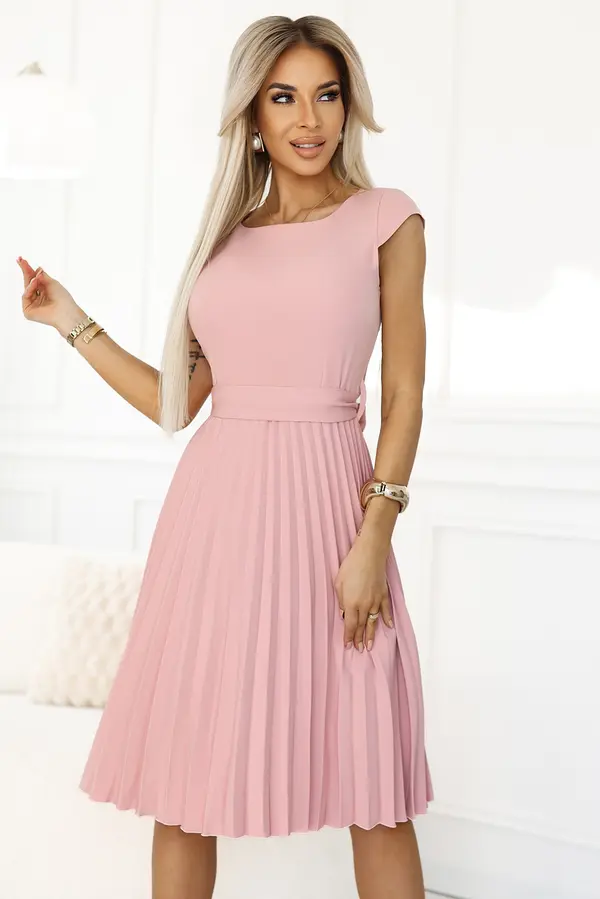 NUMOCO 311-19 LILA Classic pleated dress with short sleeves and a belt - powder pink
