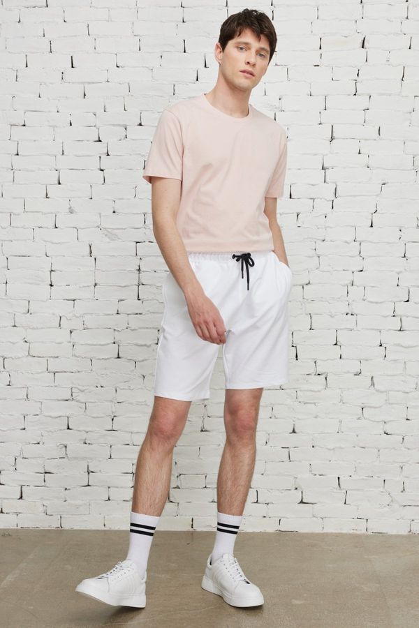 AC&Co / Altınyıldız Classics AC&Co / Altınyıldız Classics Men's White Standard Fit Normal Cut Cotton Flexible Knitted Shorts.