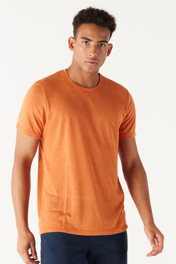 ALTINYILDIZ CLASSICS ALTINYILDIZ CLASSICS: Moška oranžna, tanka, prilegajoča, vitka prilegajoča, posadka, vrat, majica s kratkimi rokavi, platnena majica.