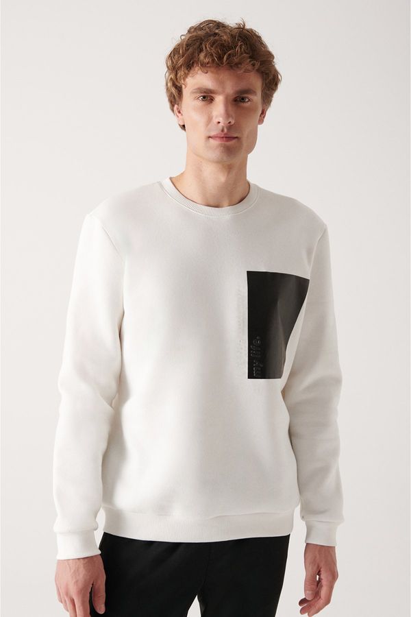 Avva Avva Men's White Crew Neck 3 Thread Fleece Printed Standard Fit Regular Fit Sweatshirt