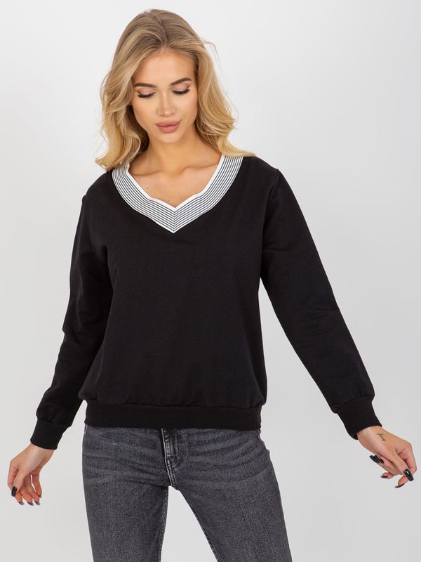 Fashionhunters Basic black plain blouse with neckline