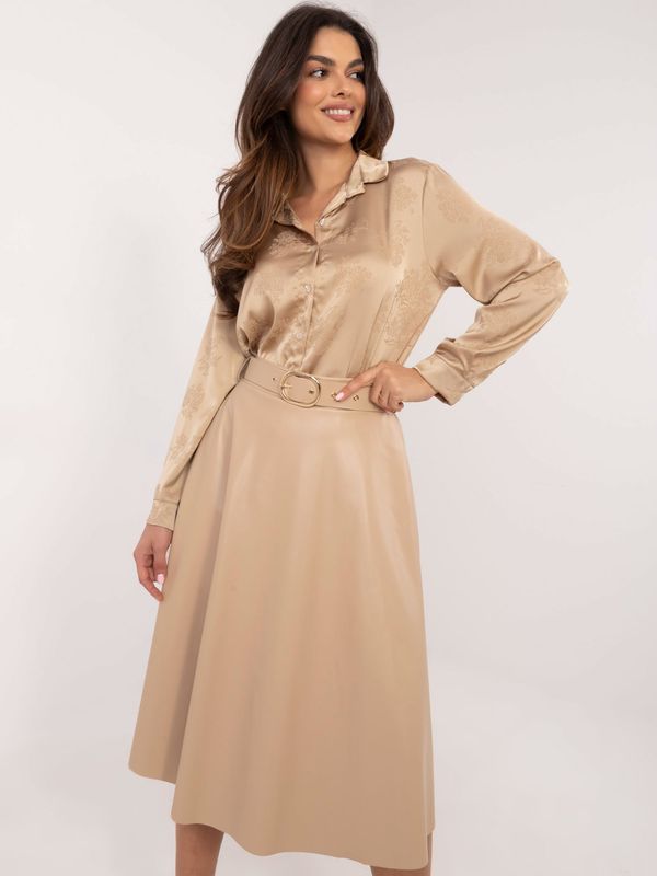 Fashionhunters Beige midi skirt made of eco-leather with a belt