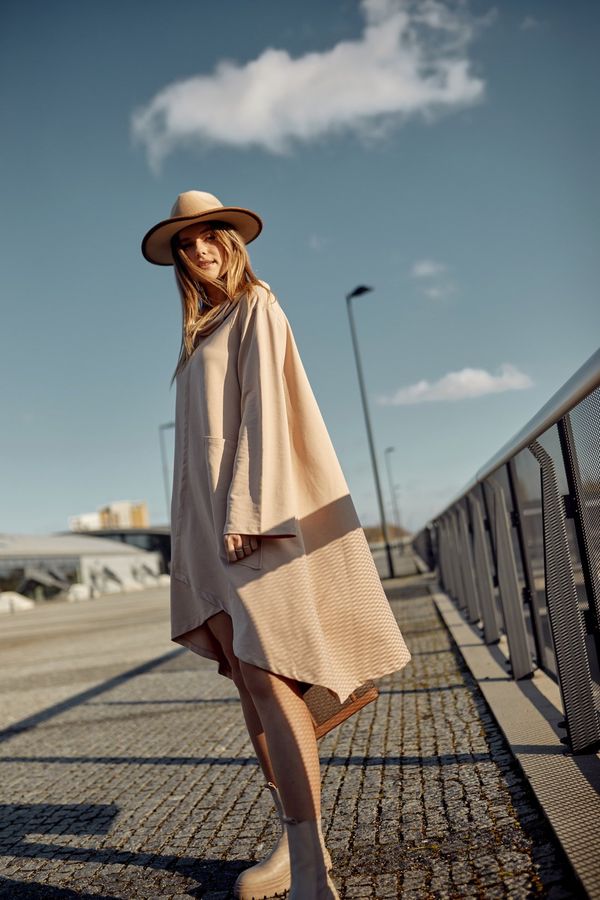 FASARDI Beige trapezoidal dress with a wide turtleneck