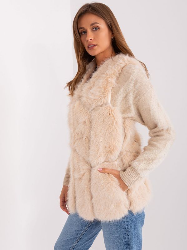 Fashionhunters Beige women's fur vest with pockets