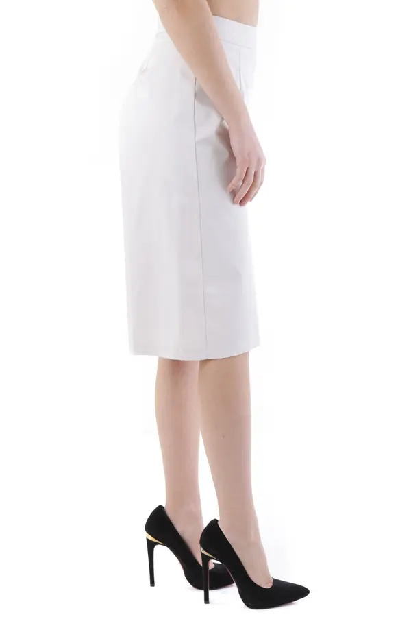 Olivia Hops Belo oprijeto krilo Olivia Hops