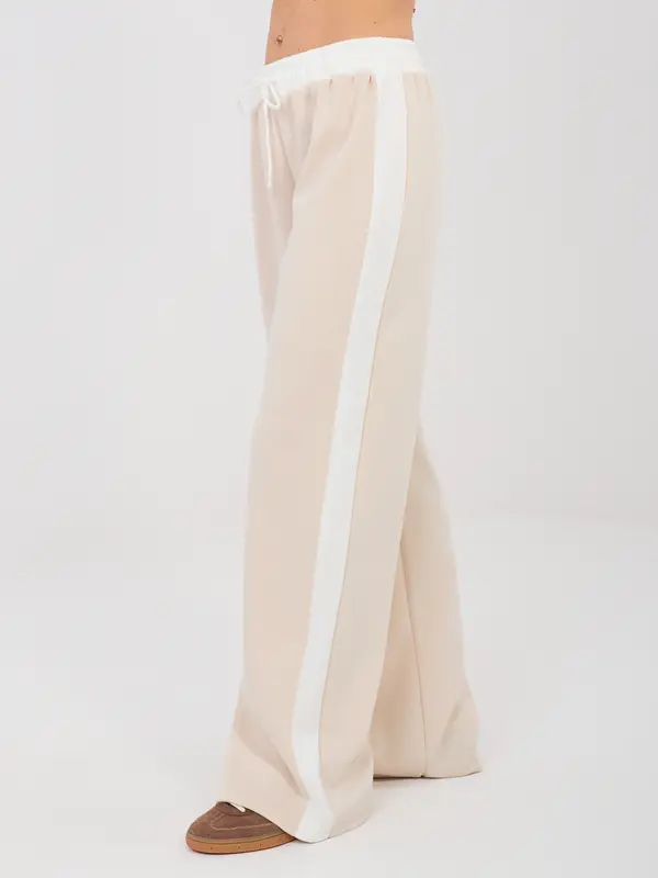 RUE PARIS Bež komplet z belimi črtami