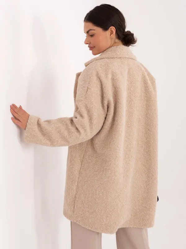 Factory Price Bež plašč s črnimi gumbi