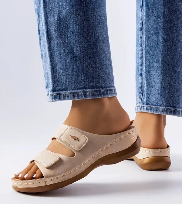 marka niezdefiniowana Bež sandali na klin Fréchette