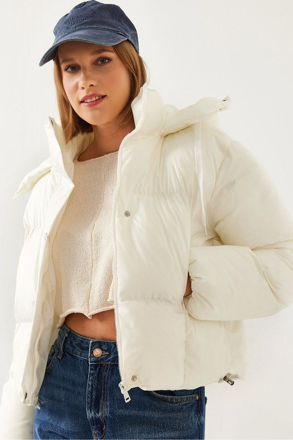 Bianco Lucci Bianco Lucci Women's Hooded Short Puffer Coat 2418