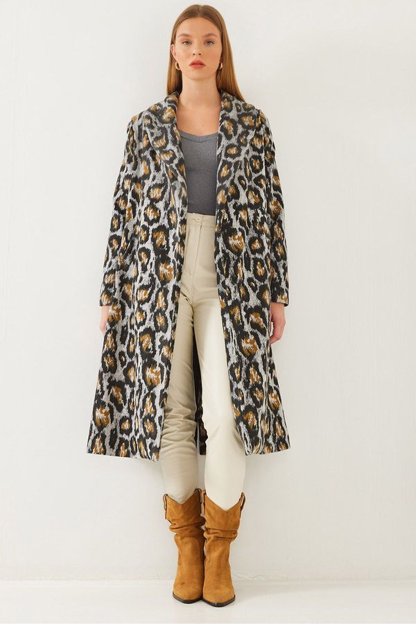 Bianco Lucci Bianco Lucci Women's Leopard Patterned Shawl Collar Detail Cashmere Coat 2476