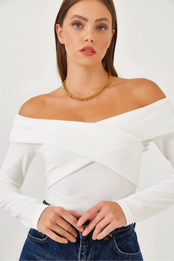 Bianco Lucci Bianco Lucci Women's Ottoman Fabric Cross Collar Detail Blouse