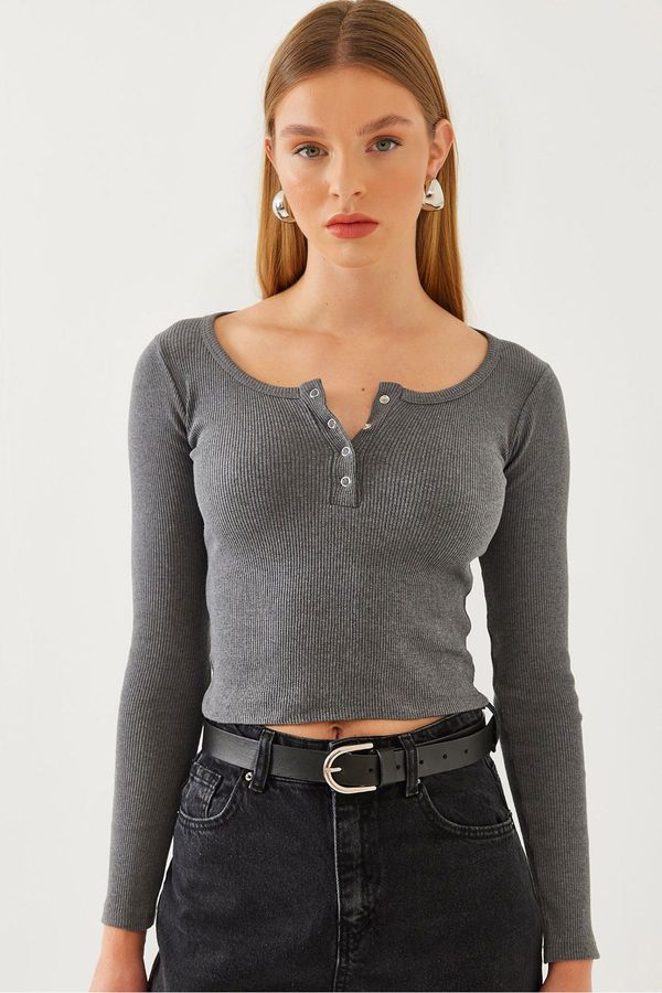 Bianco Lucci Bianco Lucci Women's Snap Camisole Blouse 2436