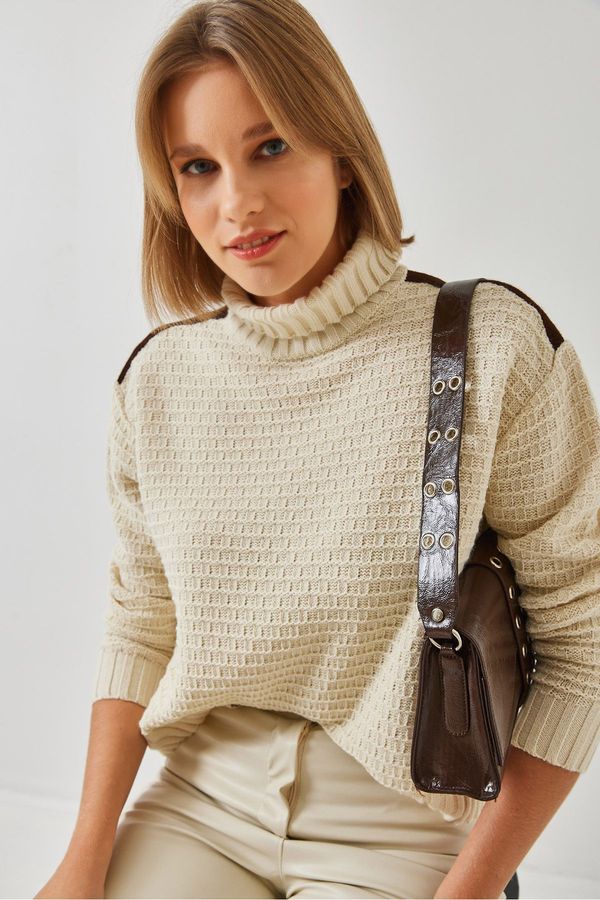 Bianco Lucci Bianco Lucci Women's Turtleneck Sweater with Stripe Detail on the Shoulder