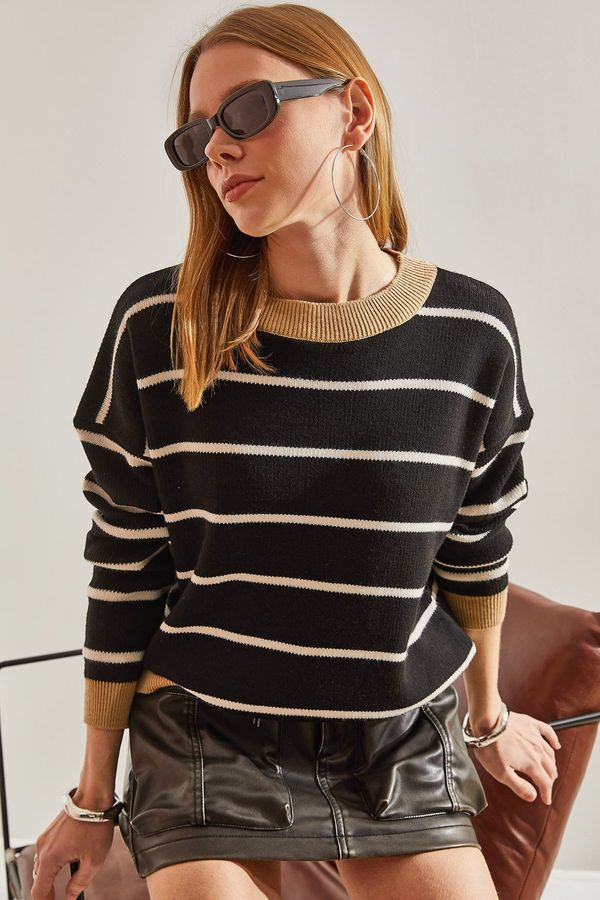 Bianco Lucci Bianco Lucci Women's White Striped Crew Neck Sweater