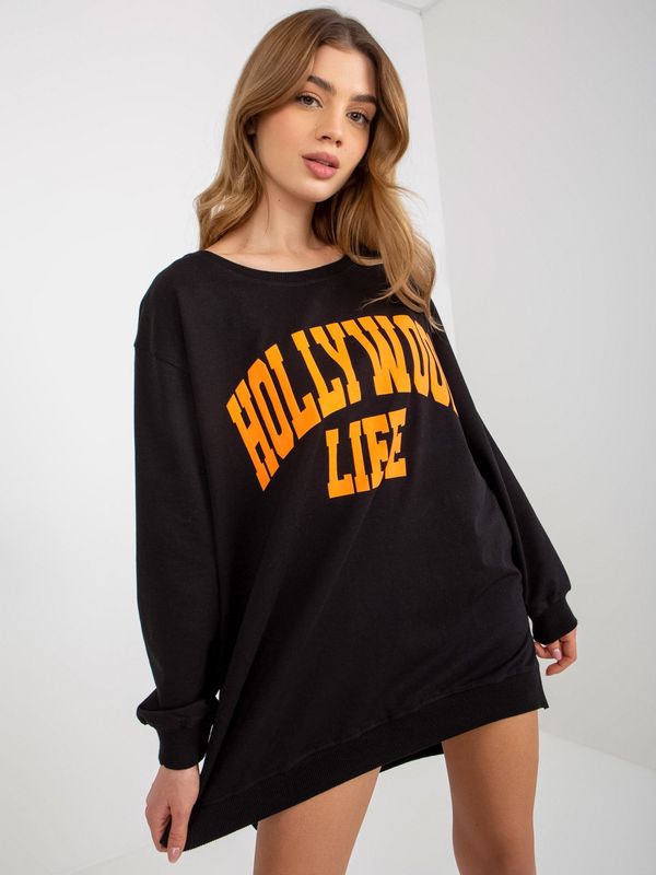 Fashionhunters Black-and-orange oversized long sweatshirt with slogan