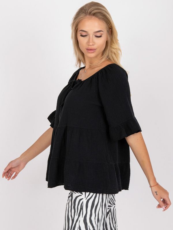 Fashionhunters Black casual blouse with tied neckline OCH BELLA