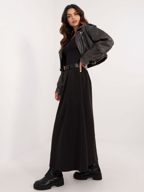 Fashionhunters Black flared skirt with pockets