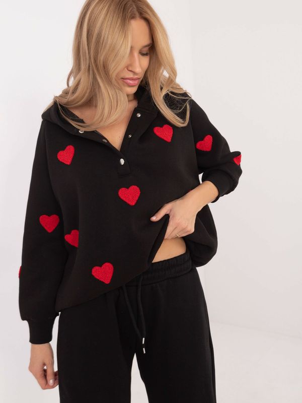 Fashionhunters Black insulated tracksuit with a sweatshirt with a heart print