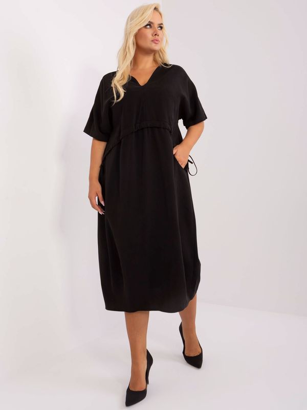 Fashionhunters Black Plus Dress with V-Neck ZULUNA