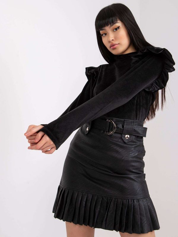 Fashionhunters Black velour blouse with ruffles by Eugenie