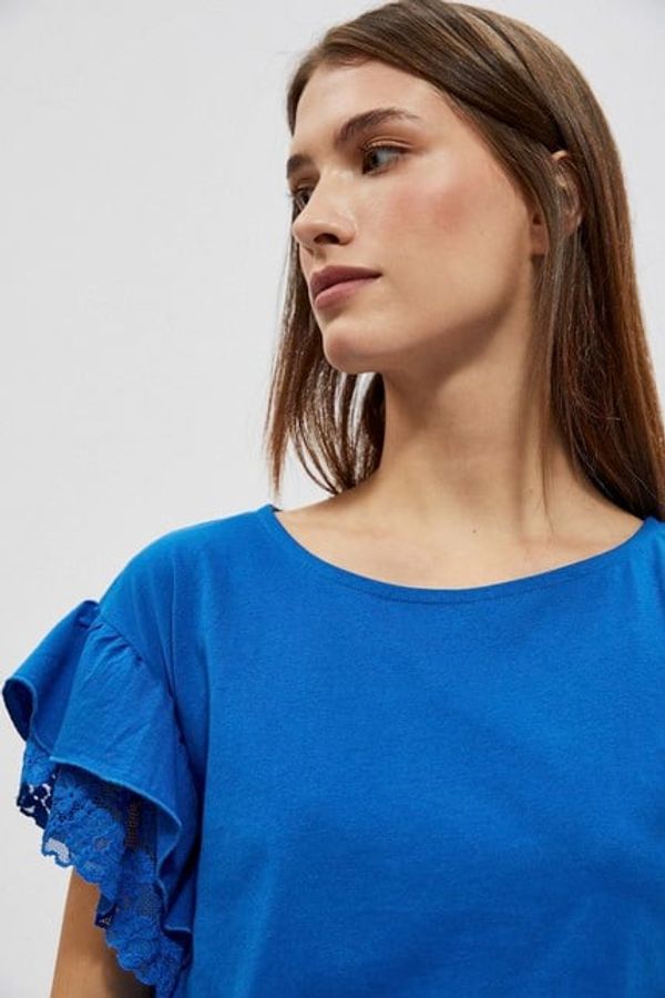 Moodo Blouse with ruffles on the shoulders