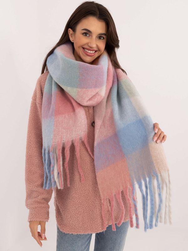 Fashionhunters Blue and pink warm checkered scarf