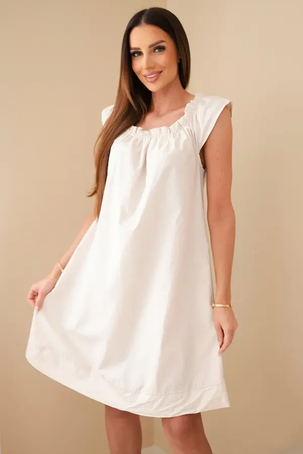 Kesi Włoski Bombažna obleka z naborki in volančki bež barve