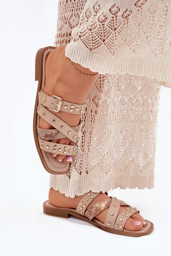 Boto Boto Embellished women sandals on flat heel with straps and buckle beige Manitte