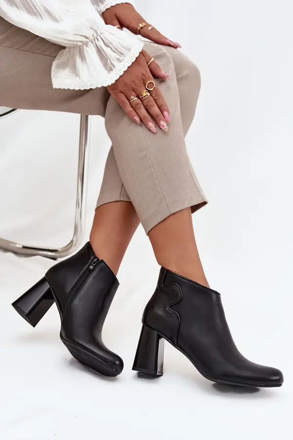 Boto Boto Leather Insulated Ankle Boots on Heel Black Ivessara