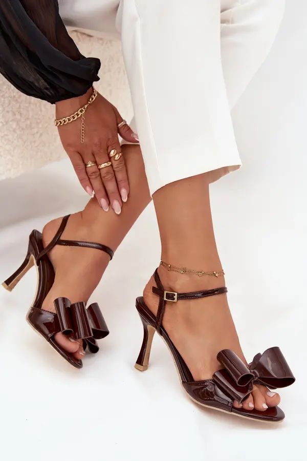 Boto Boto Patent leather high heel sandals with bow chocolate Noliva