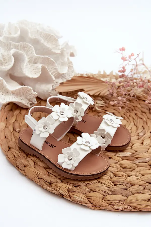Boto Boto White Children's Patent Sandals Adorned with Flowers Tinette
