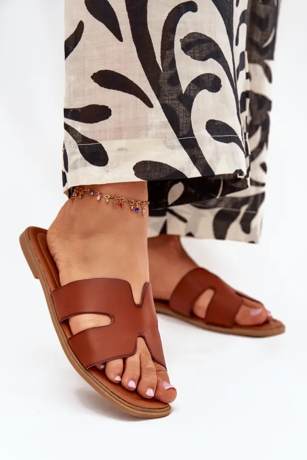 Boto Boto Women's Flat Sandals With Cutouts Camel Salyra