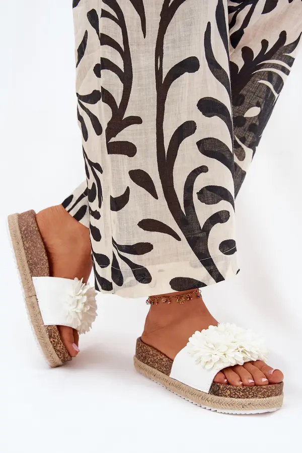 Boto Boto Womens Platform Slippers With Decorative Flowers White Tessara