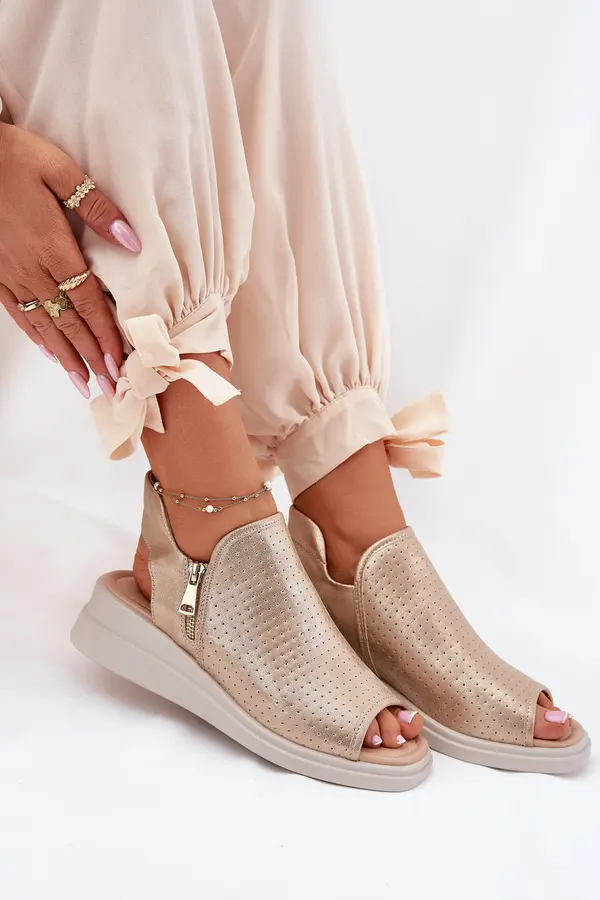 Boto Boto Women's Wedge Sandals Gold Mevinette