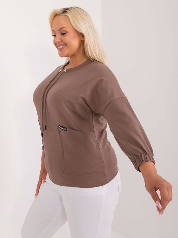 Fashionhunters Brown casual blouse in a larger size with pockets