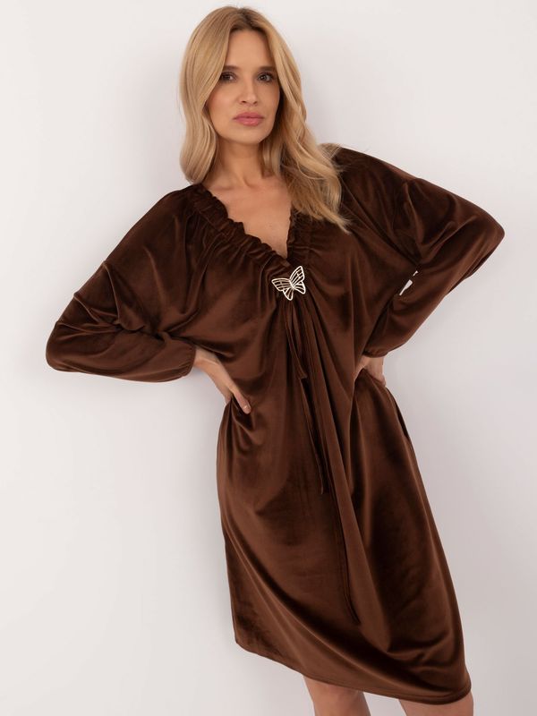 Fashionhunters Brown velour dress with appliqué